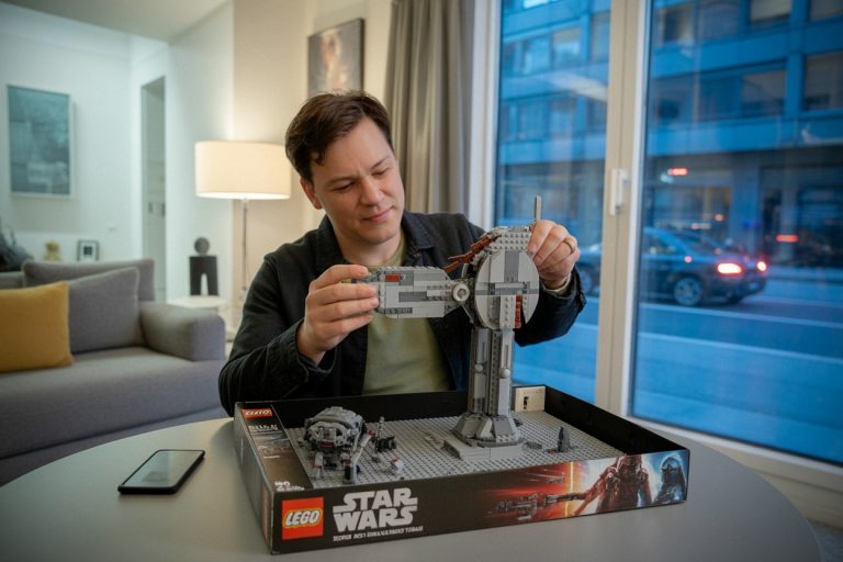 129,99 €, en 2026, plaque descriptive et minifigurine collector, ce gros set LEGO Star Wars fait fureur chez les fans