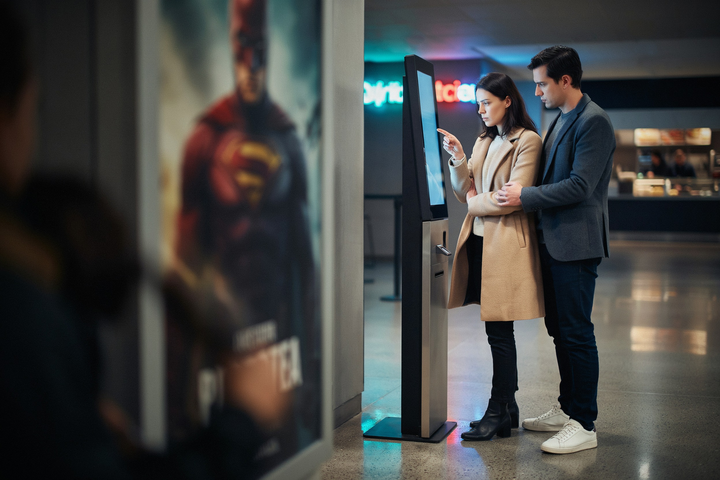 Deux spectateurs comparent les tarifs de la ressortie d’Endgame