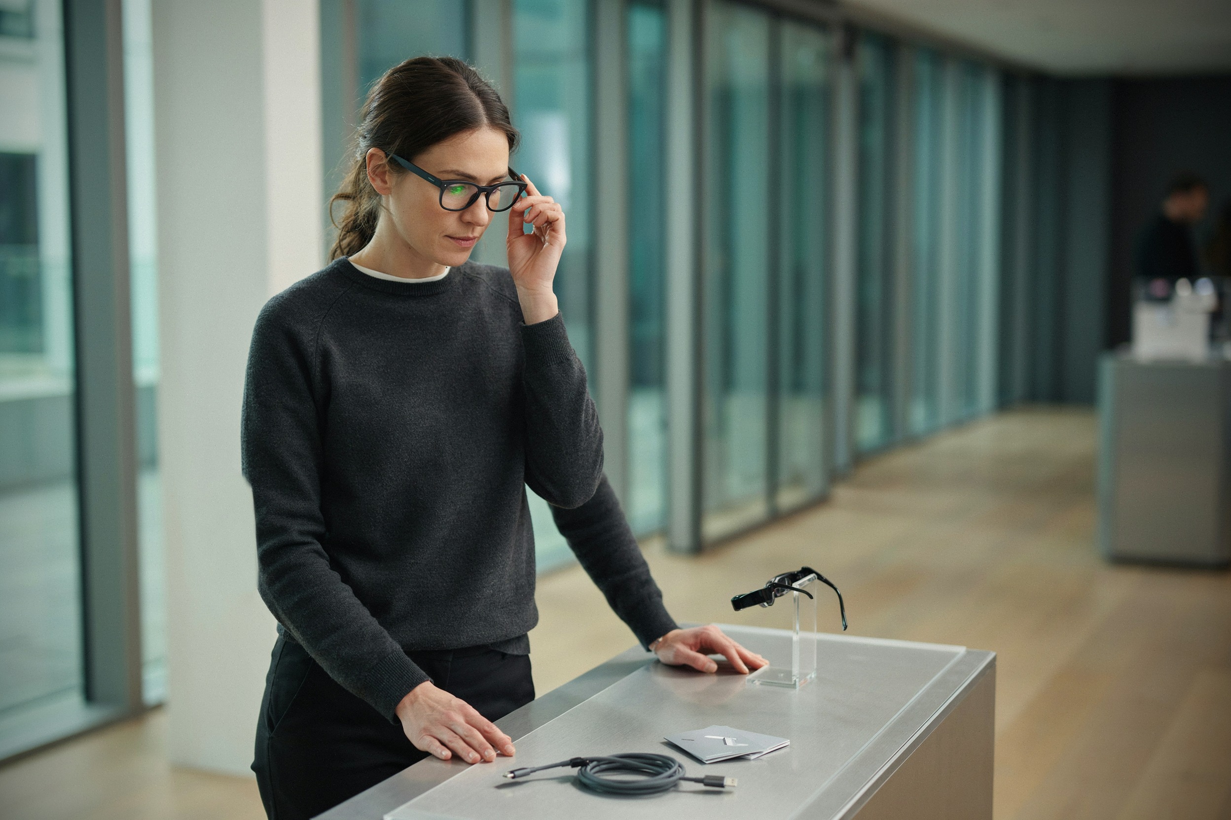 Test des Rokid Glasses dans un showroom technologique