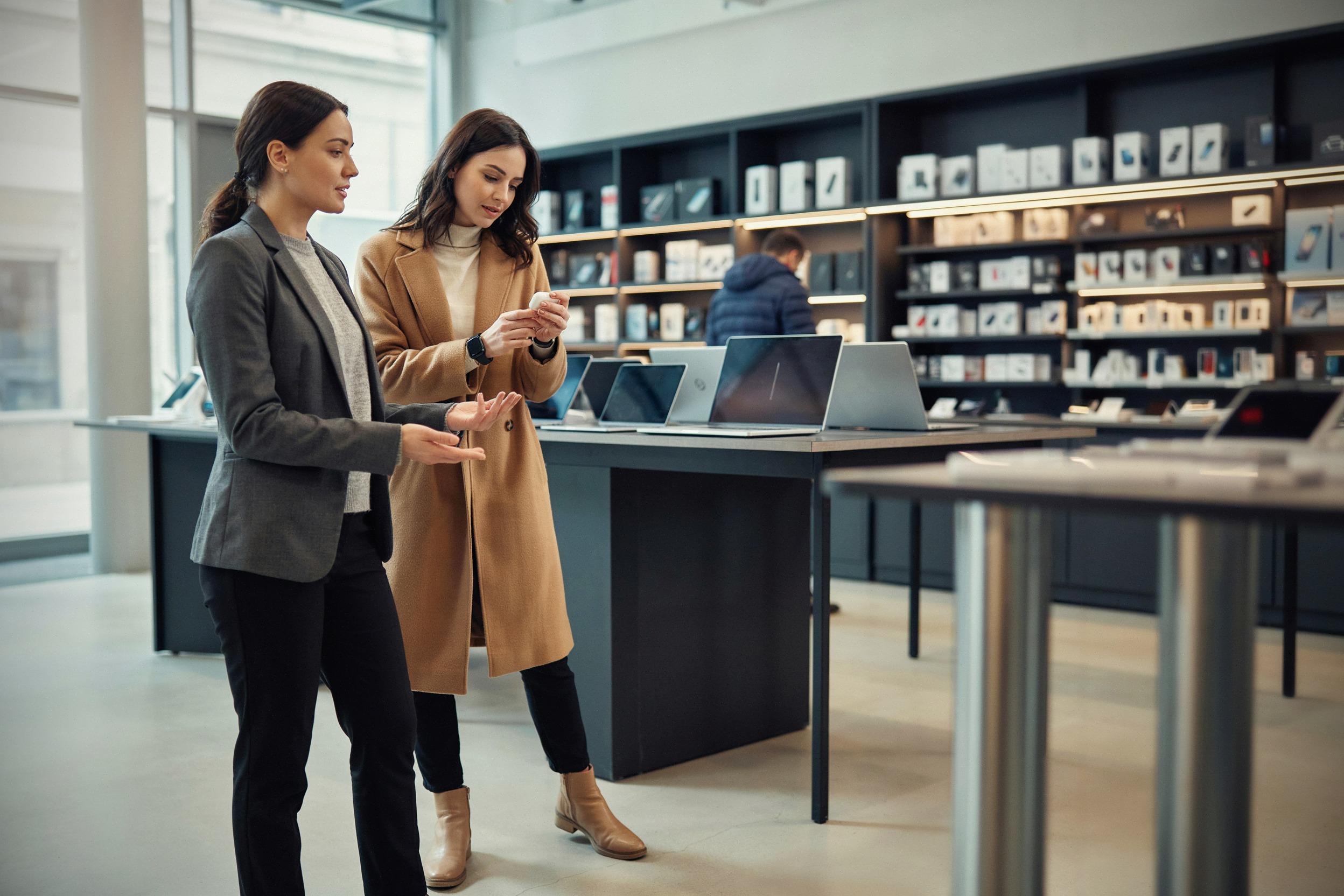 Cadeaux high-tech de Noël dans un magasin moderne